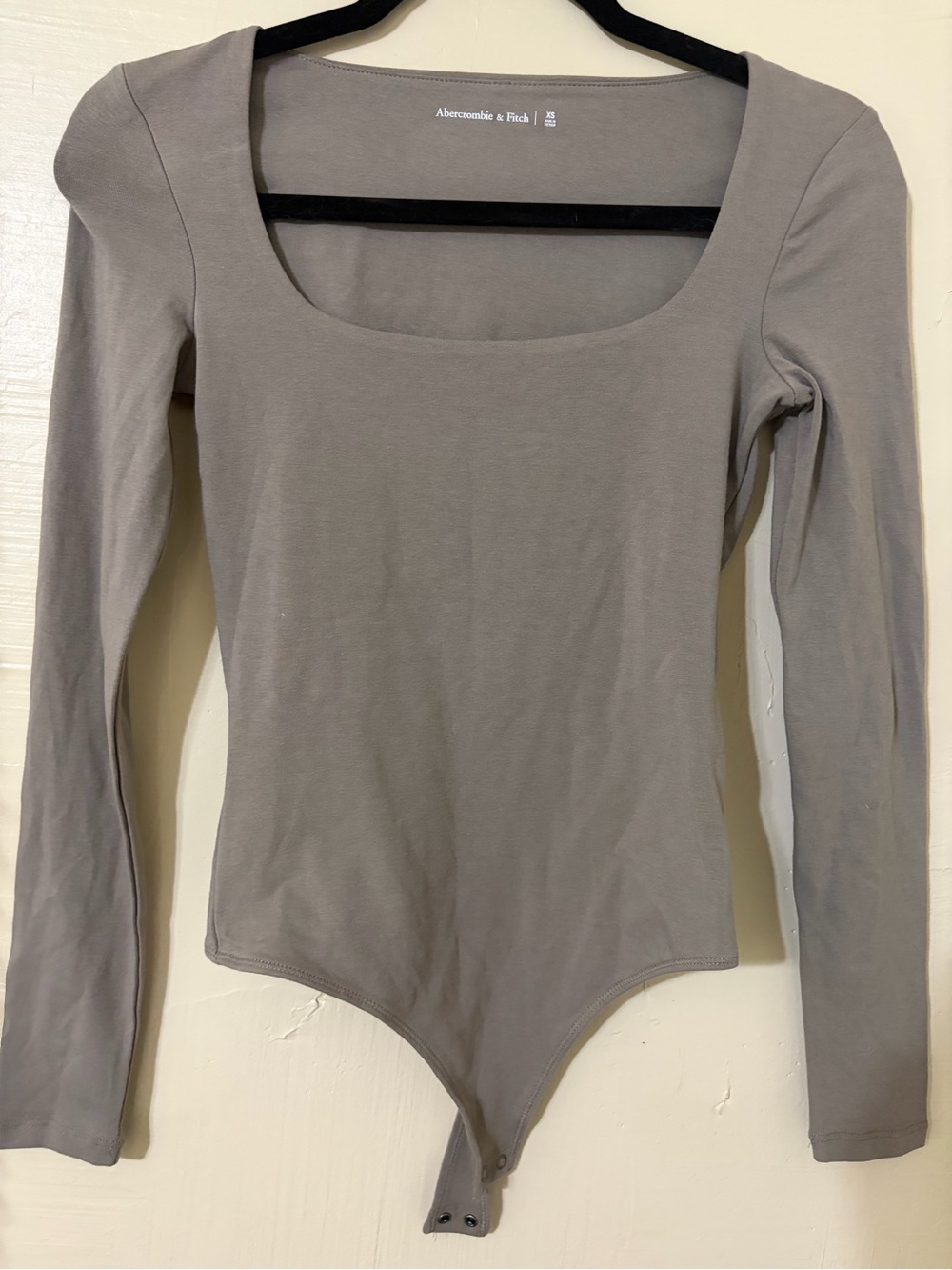 Abercrombie & Fitch Women's Light Gray Scoop Neck Long Sleeve Bodysuit
